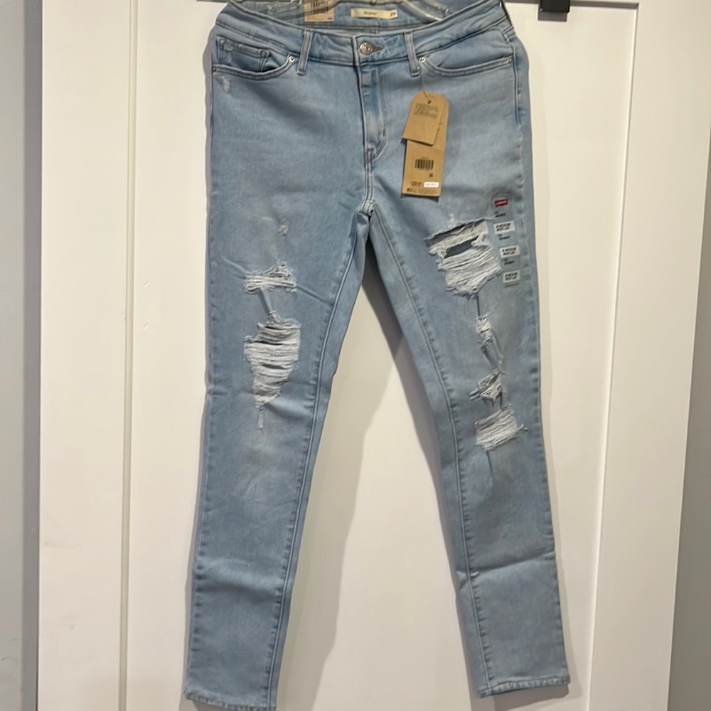 Jeans ripped legs